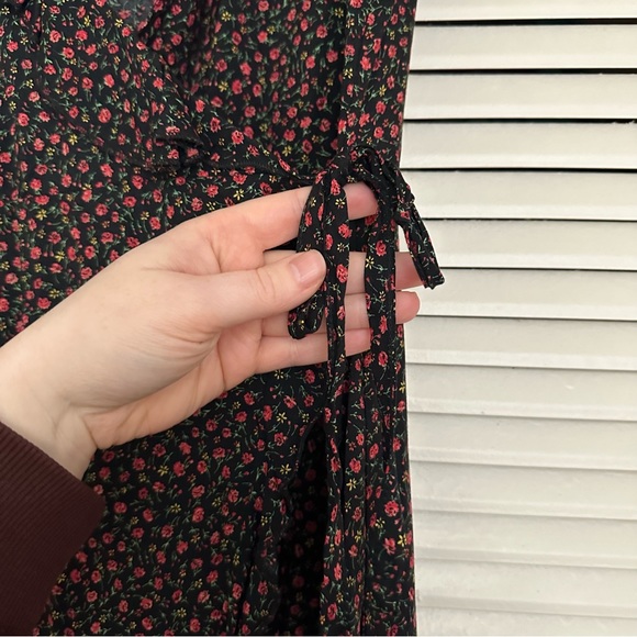 Kimchi Blue Floral Wrap Dress Size M - Picture 4 of 7